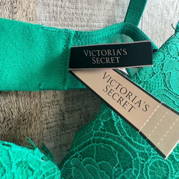 NWT Victoria’s Secret Very Sexy Lace Shine Strap Plunge Push Up Bra 36C - Picture 7 of 9